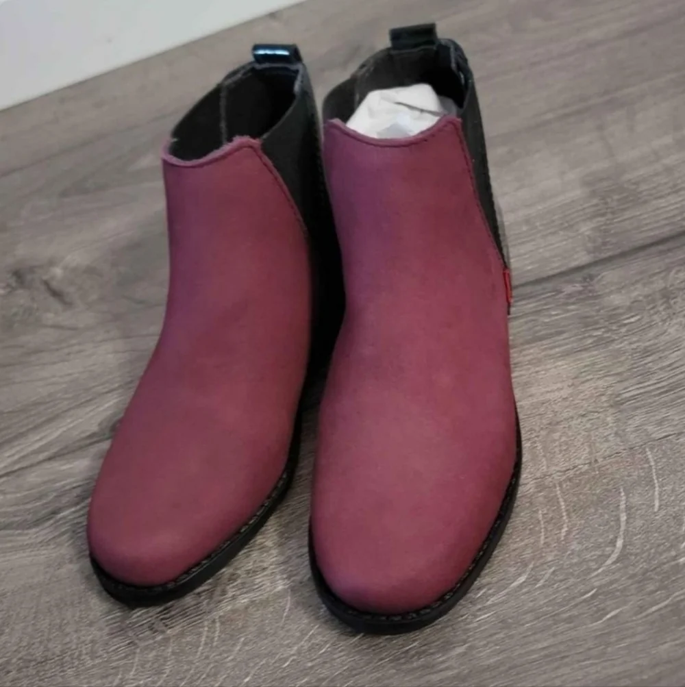 Girls boots by Marc Joseph size 12 NEW